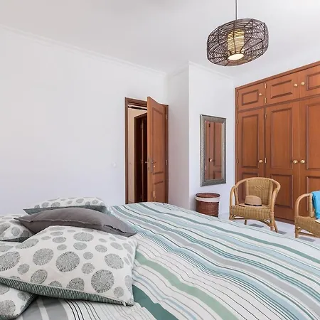 Fantastic House On Manta Rota בית נופש