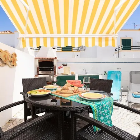 Дом отдыха Fantastic House On Manta Rota *